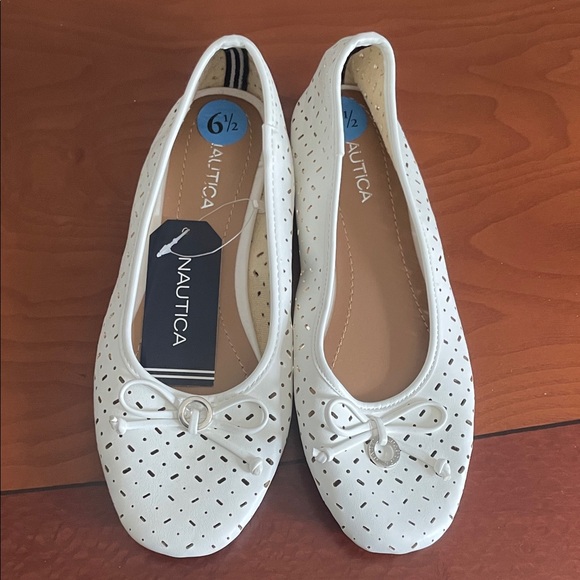 Nautica Women's White Bow Flats - Picture 1 of 8